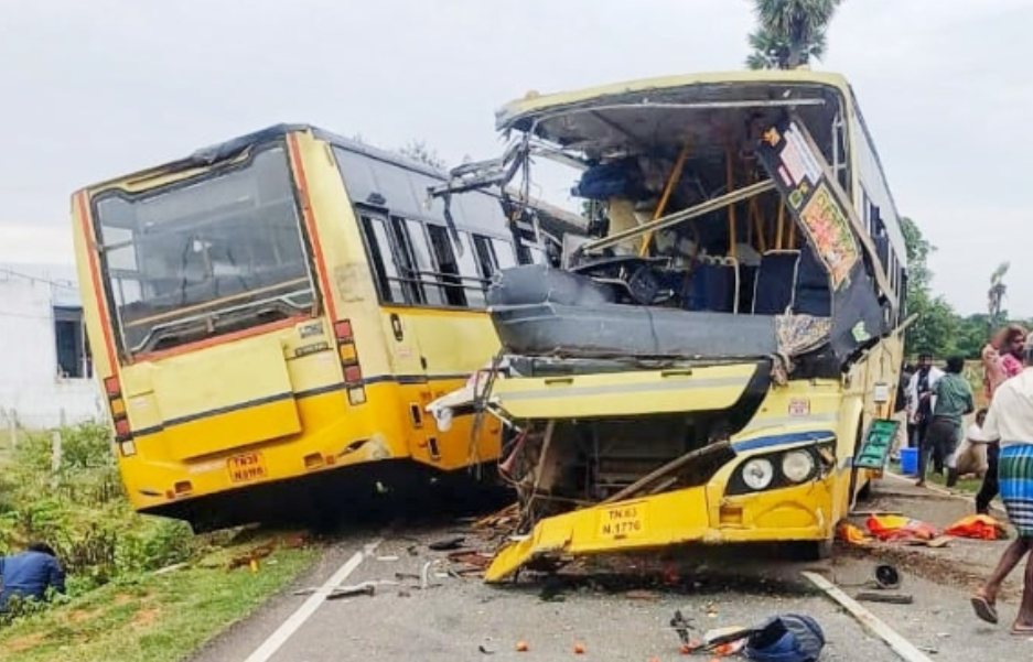 சிவகங்கையில் அரசுப் பேருந்துகள் நேருக்கு நேர் மோதல்: 9 பெண்கள் உட்பட 11 பேர் சம்பவ இடத்திலேயே உயிரிழப்பு!